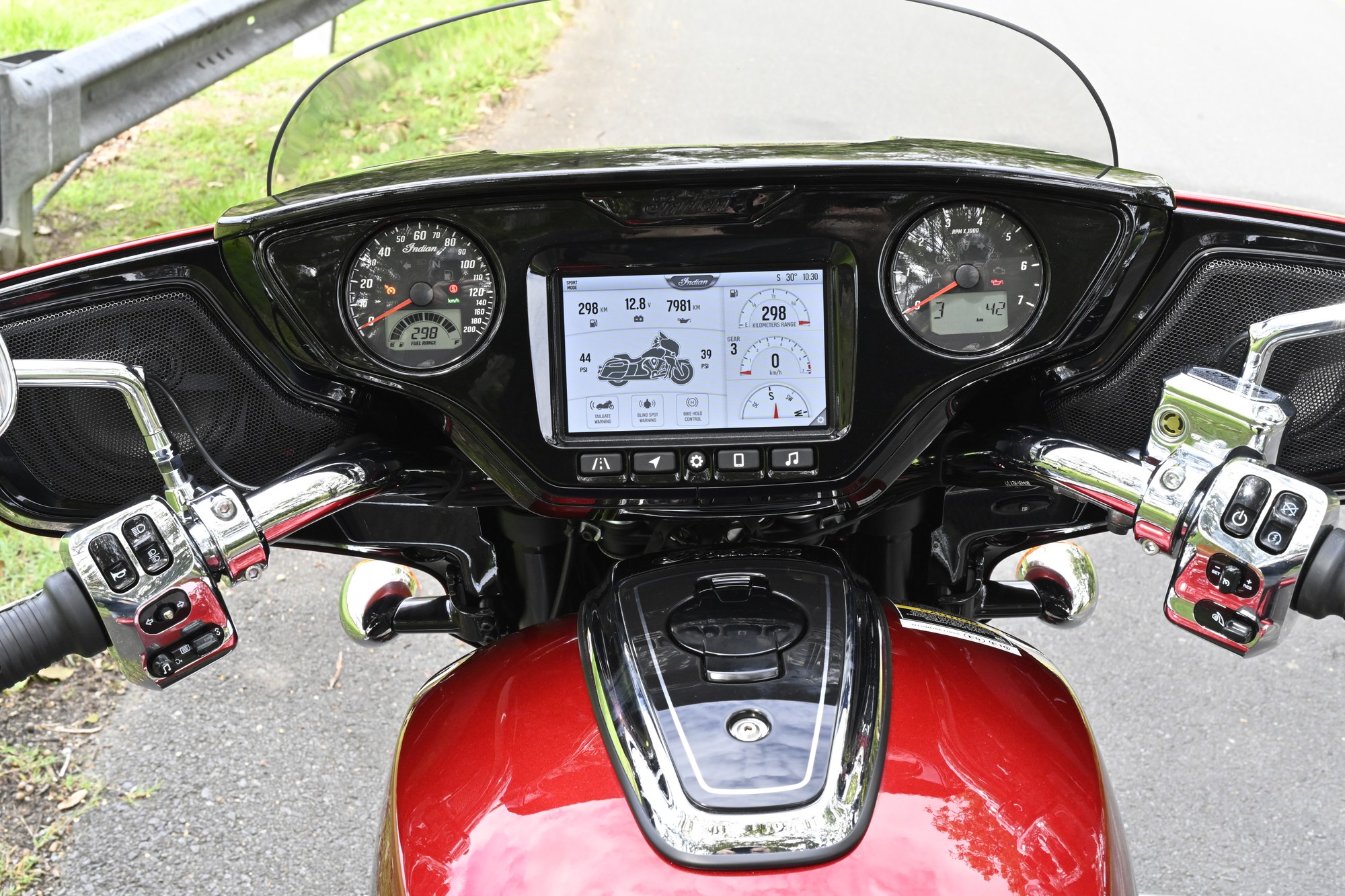 The cascading widget screens can be arranged to suit the rider.