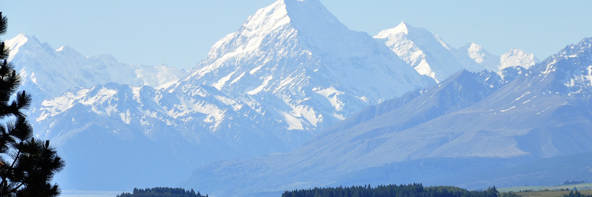 Lake Pukaki and Aoraki Mount Cook on the Burt Munro Challenge tour