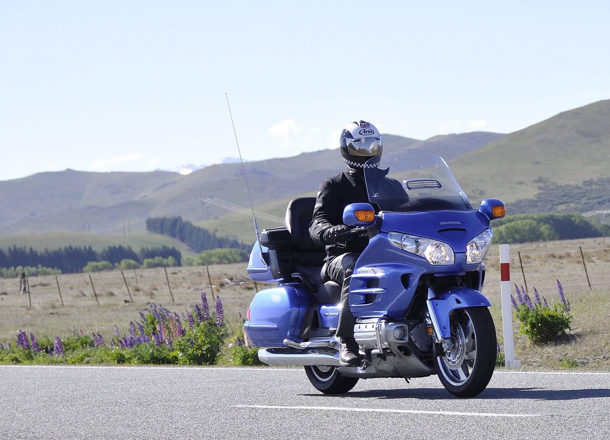 On the road near Twizel, with the Alps drawing closer.