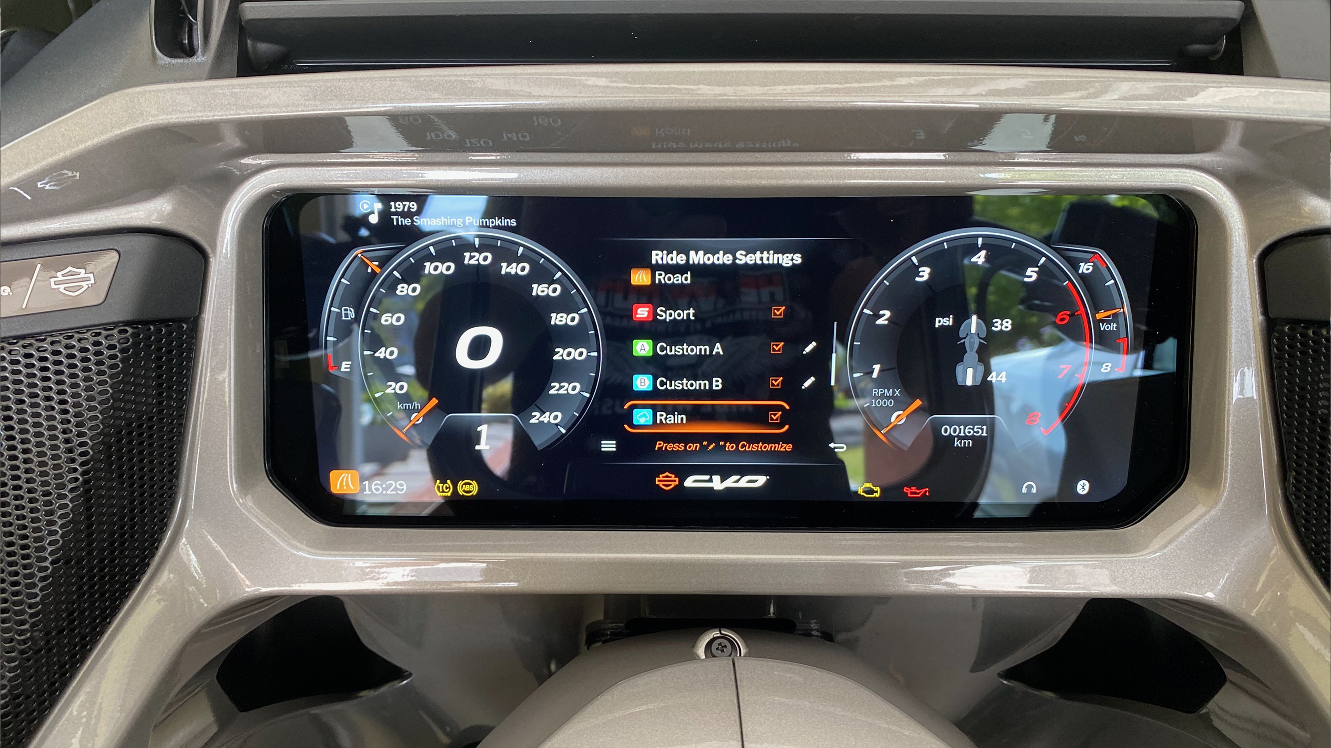 2024 Harley-Davidson CVO Road Glide settings menu
