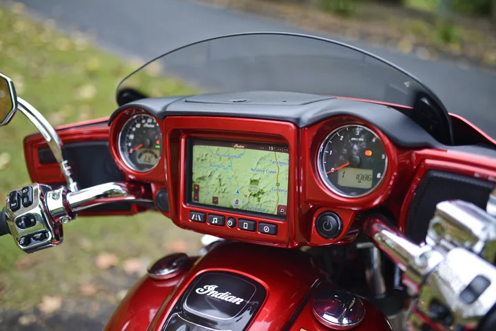 2019 Indian Chieftain dashboard layout